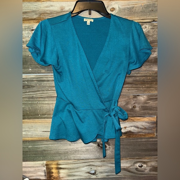 Lily white- women’s small- teal color- v neck - Picture 3 of 7